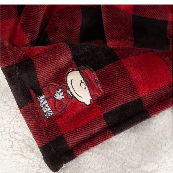 🆕 Peanuts Charlie Brown Throw Blanket Red Black Plaid 50”x 70” - Picture 3 of 4